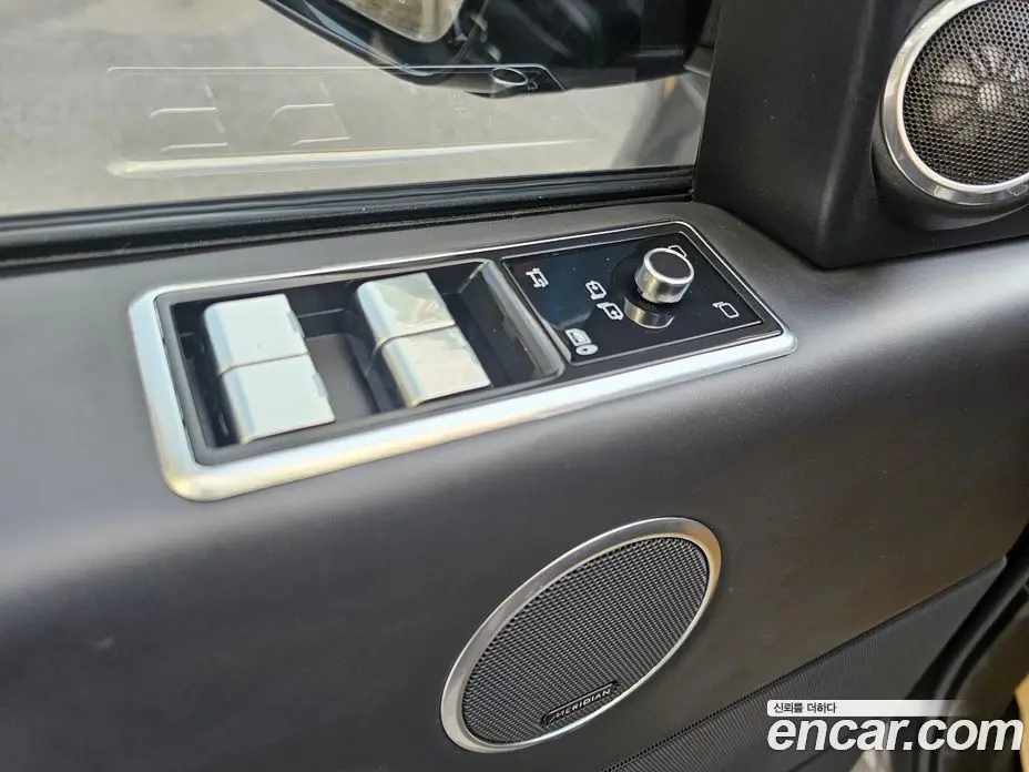 Land Rover Range Rover 2015 4.4 автомат (гидро), фото 7 Land Rover Range Rover 2015 4.4 автомат (гидро), фото 7