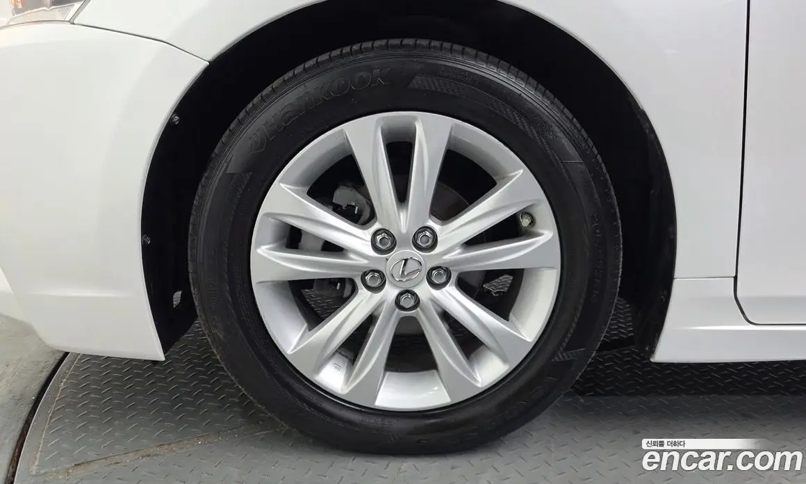 Lexus CT200h 2016 1.8 автомат (гидро), фото 5