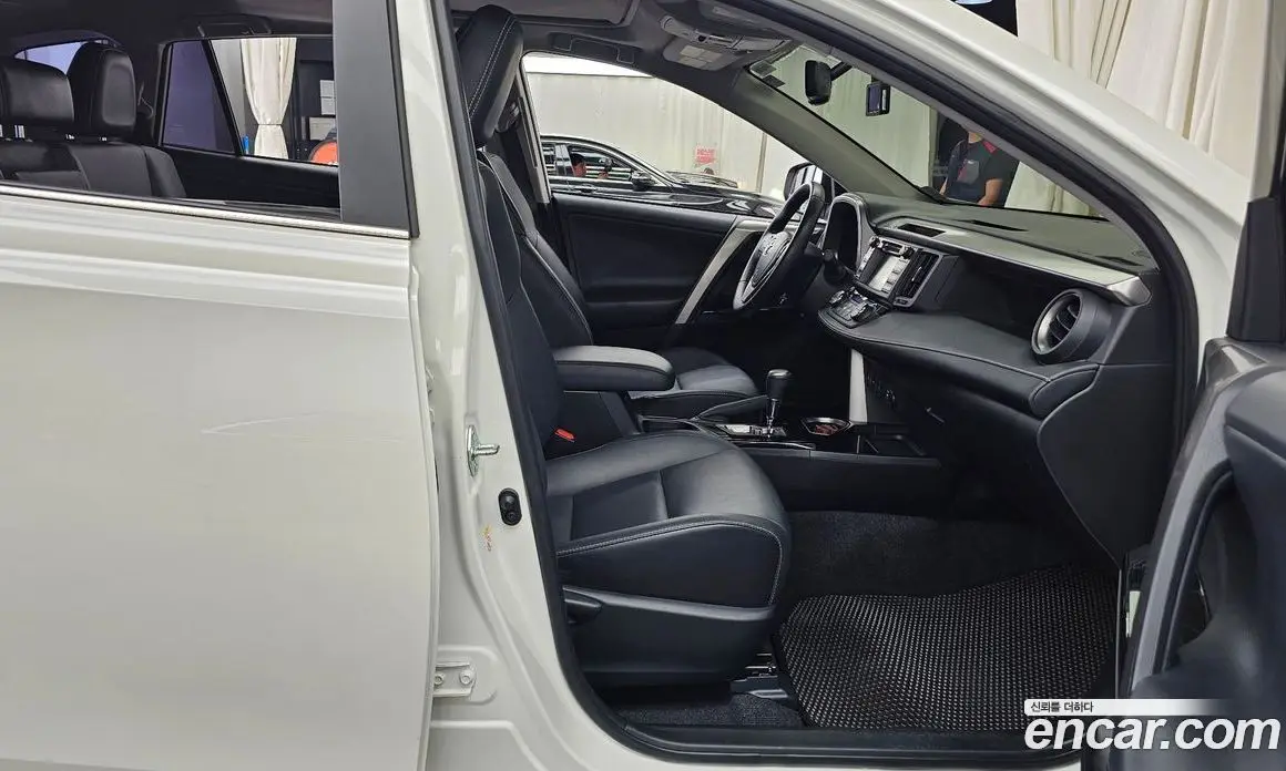 Toyota RAV4 2017 2.5 автомат (гидро), фото 11
