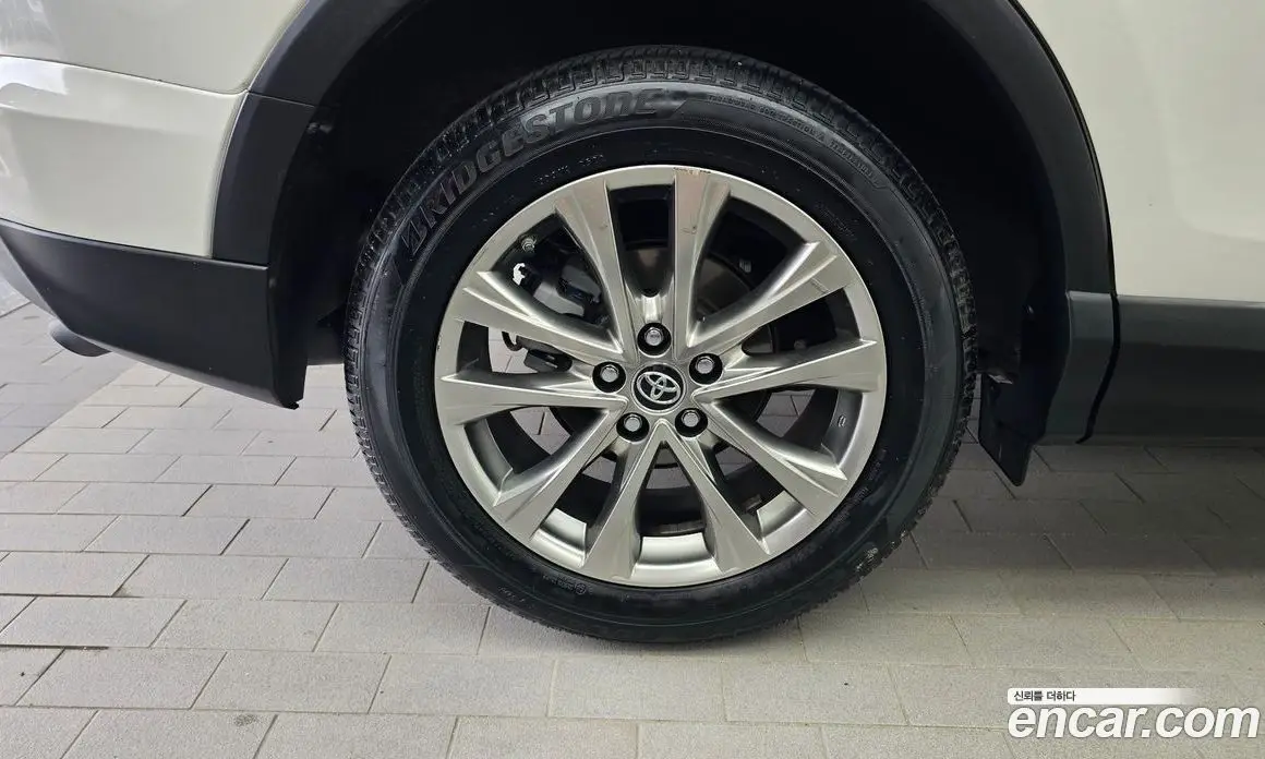 Toyota RAV4 2017 2.5 автомат (гидро), фото 5