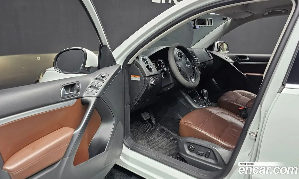 Volkswagen Tiguan 2014 2.0 автомат (гидро), фото 10 Volkswagen Tiguan 2014 2.0 автомат (гидро), фото 10