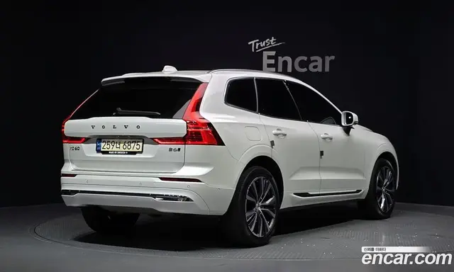 Volvo XC60 2022 2.0 автомат (гидро), миниатюра 2