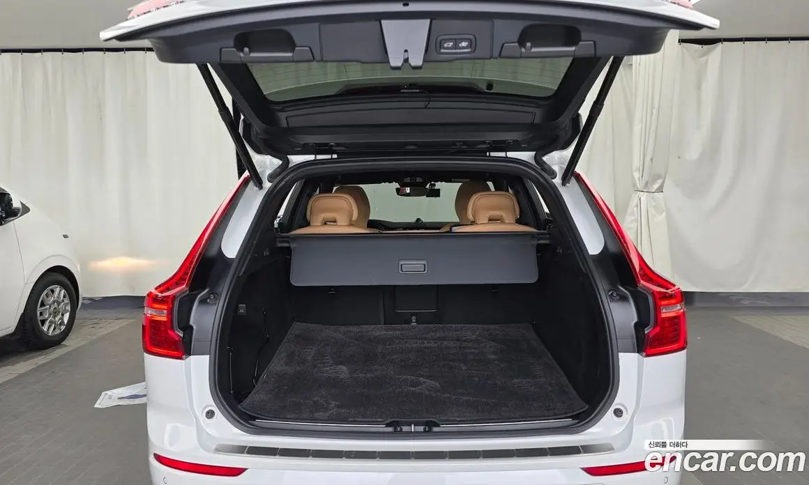 Volvo XC60 2022 2.0 автомат (гидро), фото 20