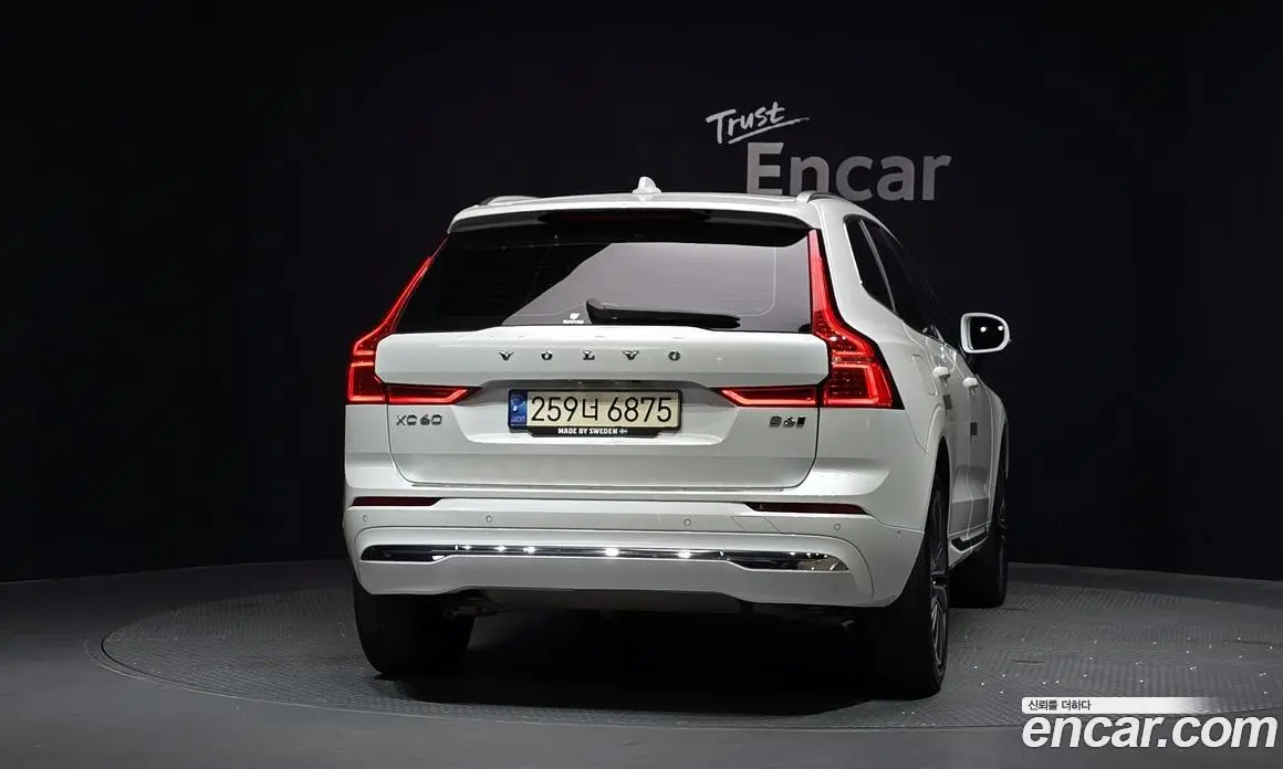 Volvo XC60 2022 2.0 автомат (гидро), фото 4