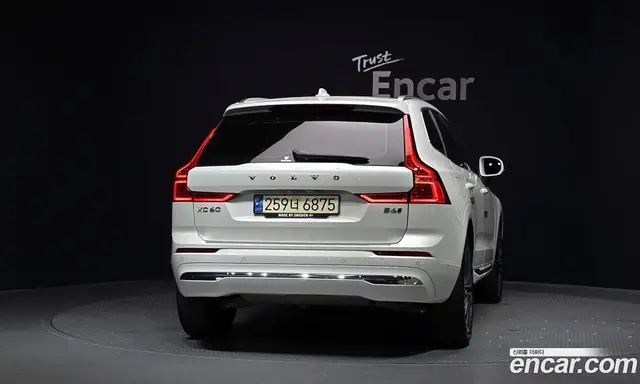 Volvo XC60 2022 2.0 автомат (гидро), миниатюра 4