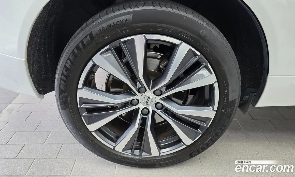 Volvo XC60 2022 2.0 автомат (гидро), фото 5