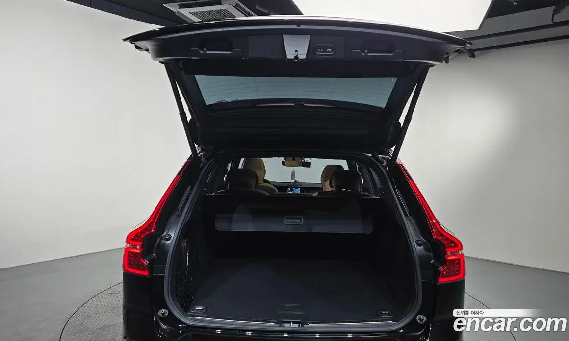 Volvo XC60 2025 2.0 автомат (гидро), фото 19