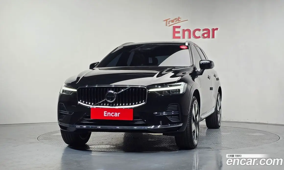 Volvo XC60 2025 2.0 автомат (гидро), фото 3