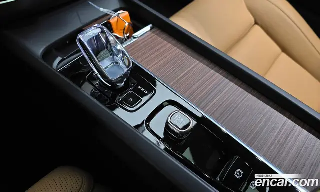Volvo XC60 2025 2.0 автомат (гидро), миниатюра 9