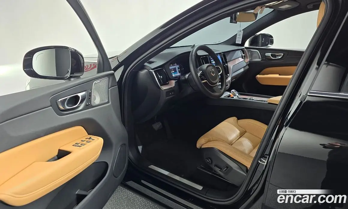 Volvo XC60 2025 2.0 автомат (гидро), фото 10
