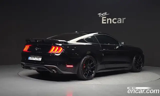 Ford Mustang 2018 2.3 автомат (гидро), миниатюра 2