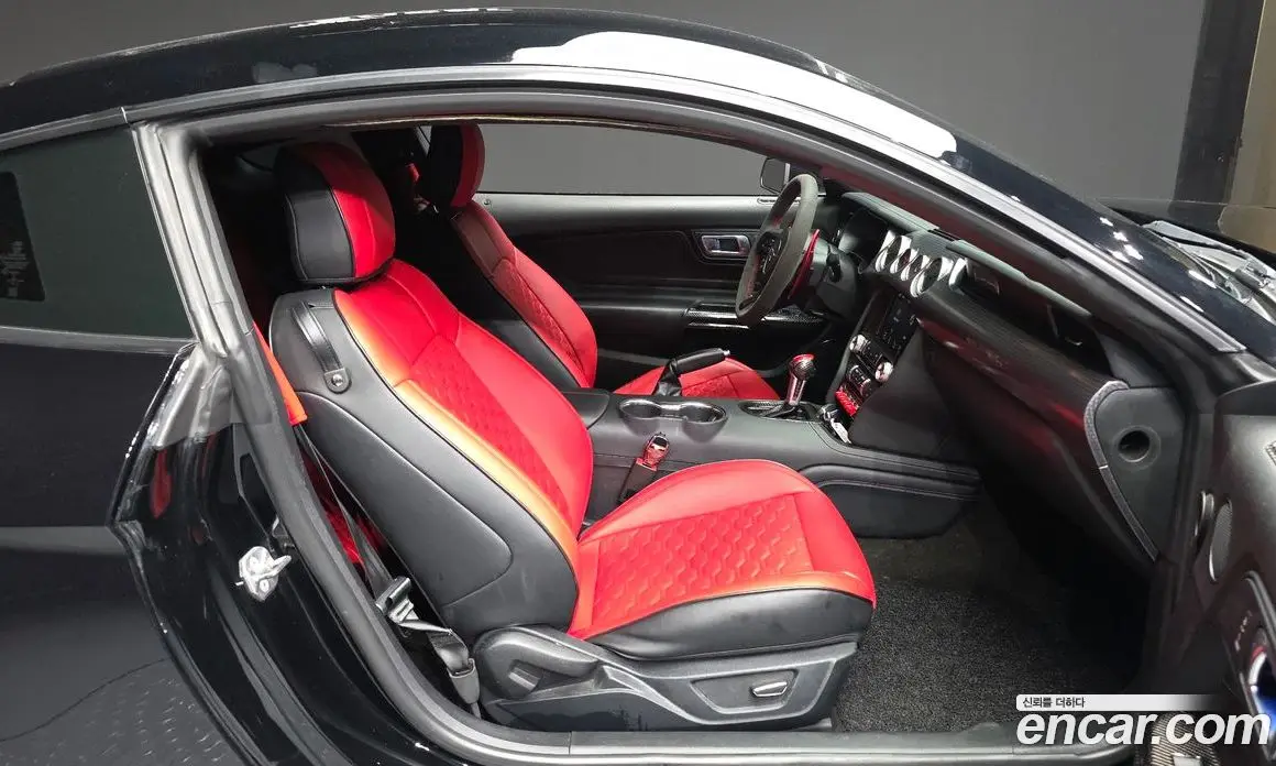 Ford Mustang 2018 2.3 автомат (гидро), фото 11
