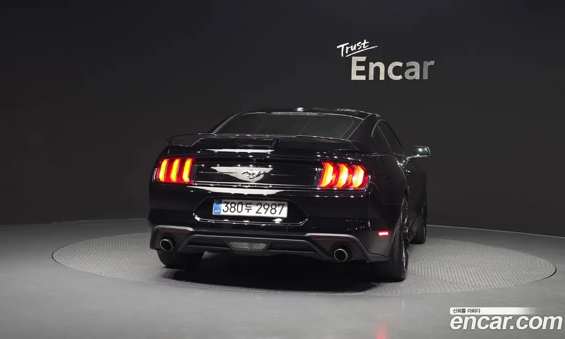 Ford Mustang 2018 2.3 автомат (гидро), фото 4
