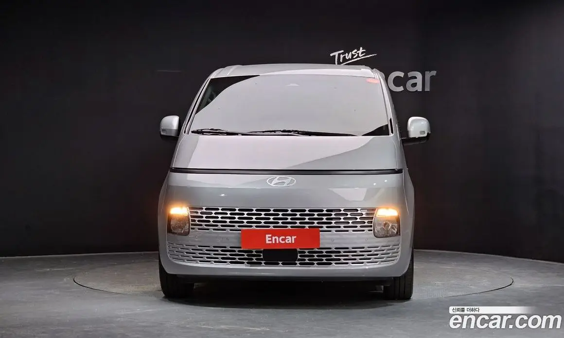 Hyundai Staria 2025 3.5 автомат (гидро), фото 3