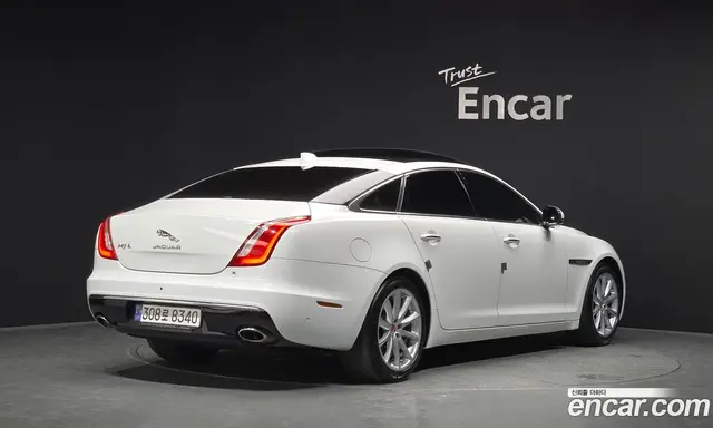 Jaguar XJ 2019 3.0 автомат (гидро), миниатюра 2