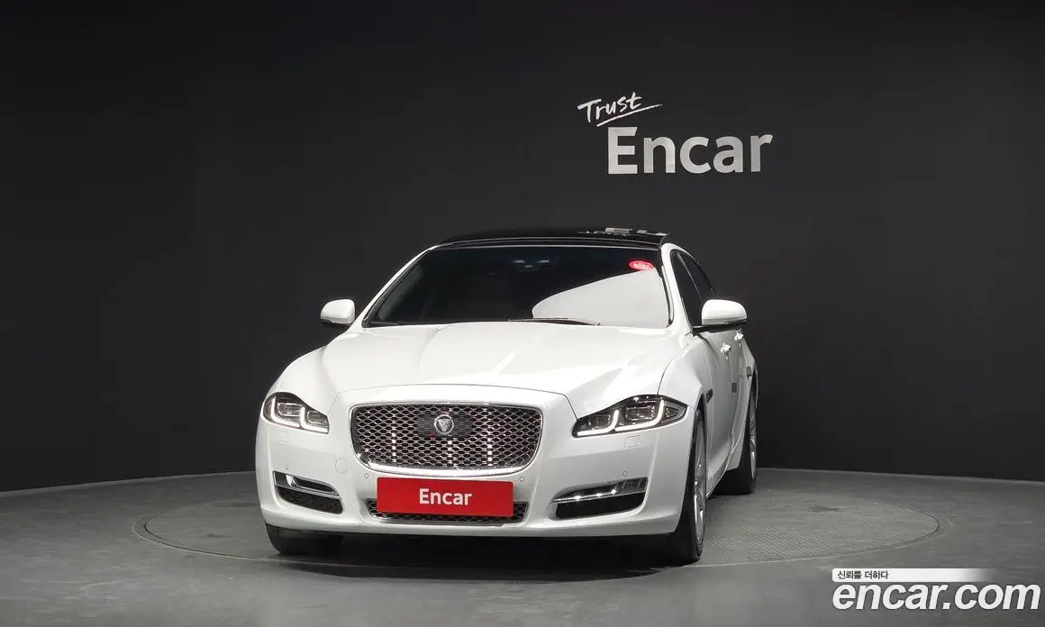 Jaguar XJ 2019 3.0 автомат (гидро), фото 3