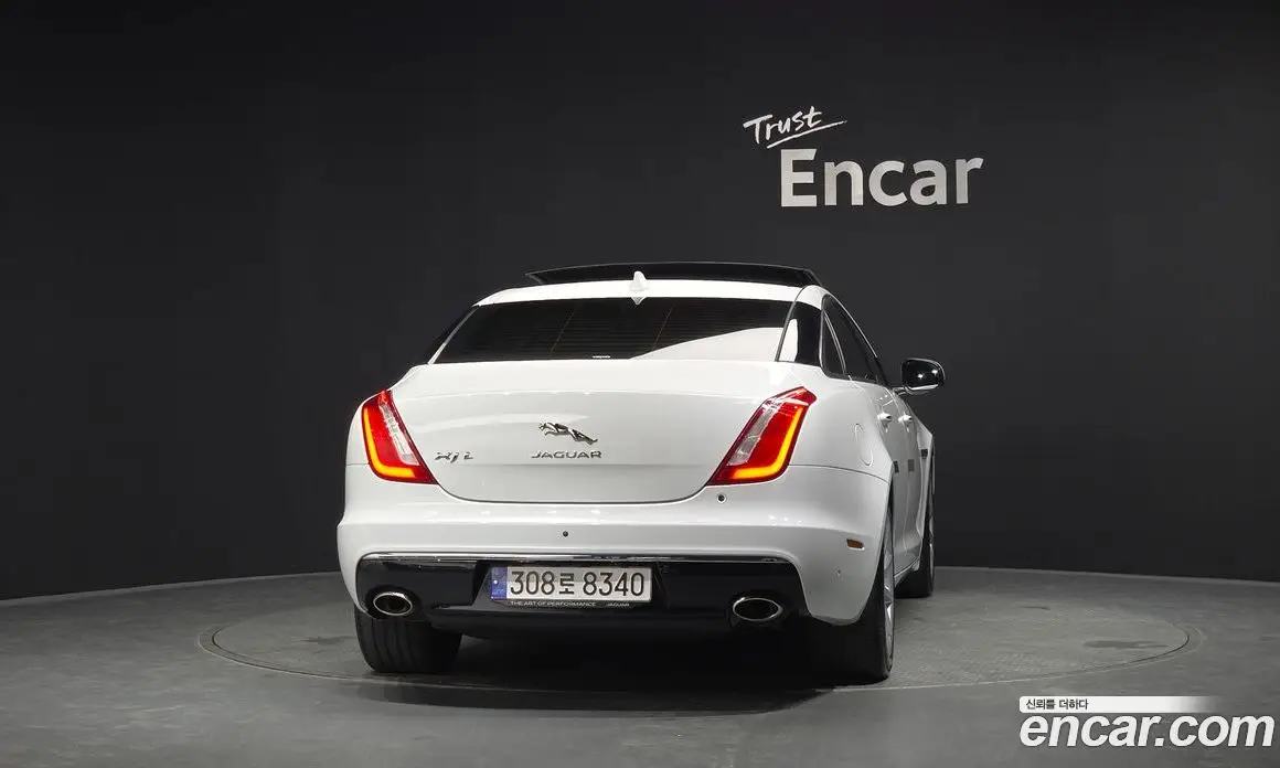 Jaguar XJ 2019 3.0 автомат (гидро), фото 4