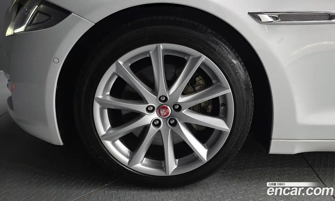 Jaguar XJ 2019 3.0 автомат (гидро), фото 5