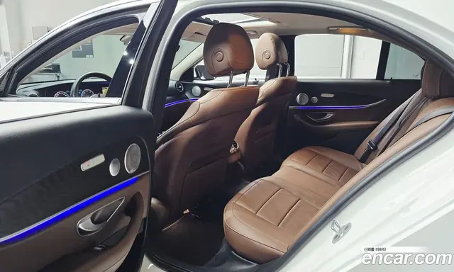 Mercedes-Benz E-Class 2020 2.0 автомат (гидро), миниатюра 12