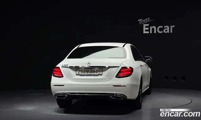 Mercedes-Benz E-Class 2020 2.0 автомат (гидро), миниатюра 4 Mercedes-Benz E-Class 2020 2.0 автомат (гидро), миниатюра 4