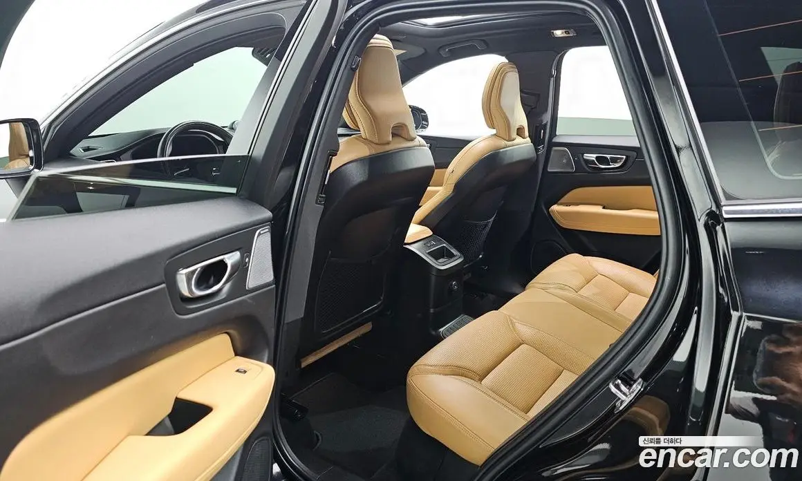 Volvo XC60 2021 2.0 автомат (гидро), фото 11