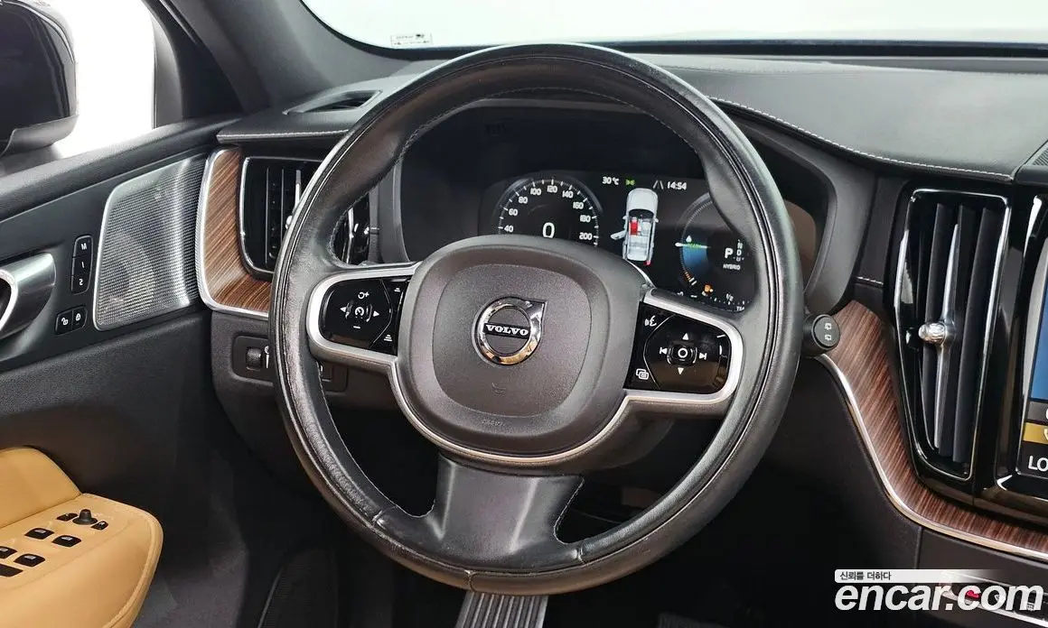 Volvo XC60 2021 2.0 автомат (гидро), фото 13