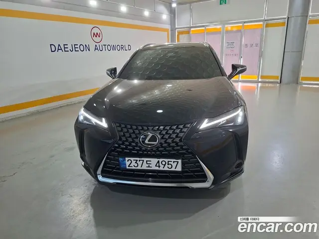 Lexus UX 2024 2.0 автомат (гидро), миниатюра 2