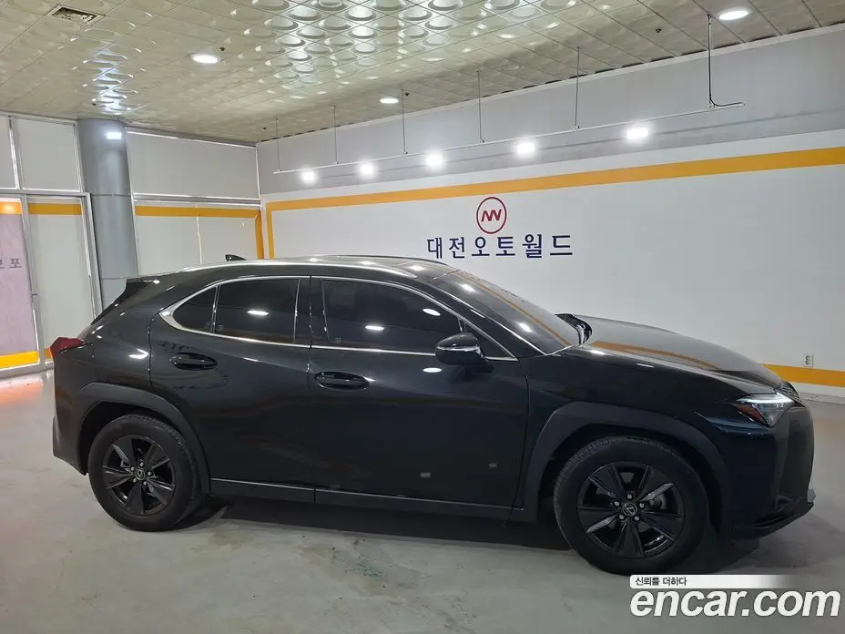 Lexus UX 2024 2.0 автомат (гидро), фото 5