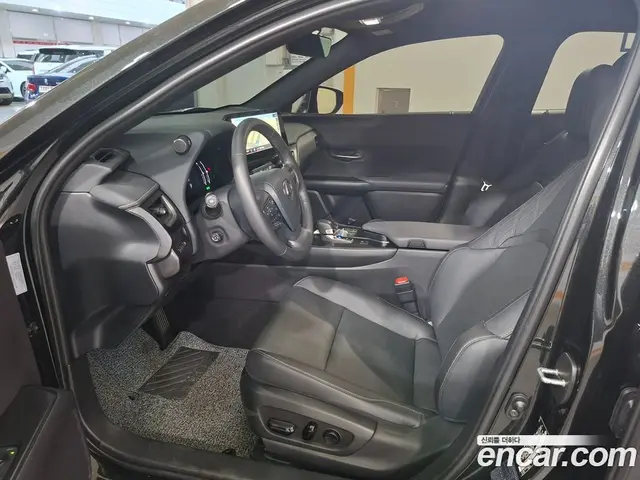 Lexus UX 2024 2.0 автомат (гидро), миниатюра 9