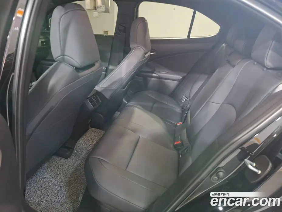 Lexus UX 2024 2.0 автомат (гидро), фото 10