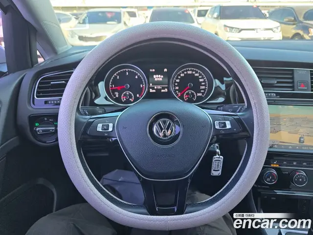 Volkswagen Golf 2014 1.6 автомат (гидро), миниатюра 8 Volkswagen Golf 2014 1.6 автомат (гидро), миниатюра 8