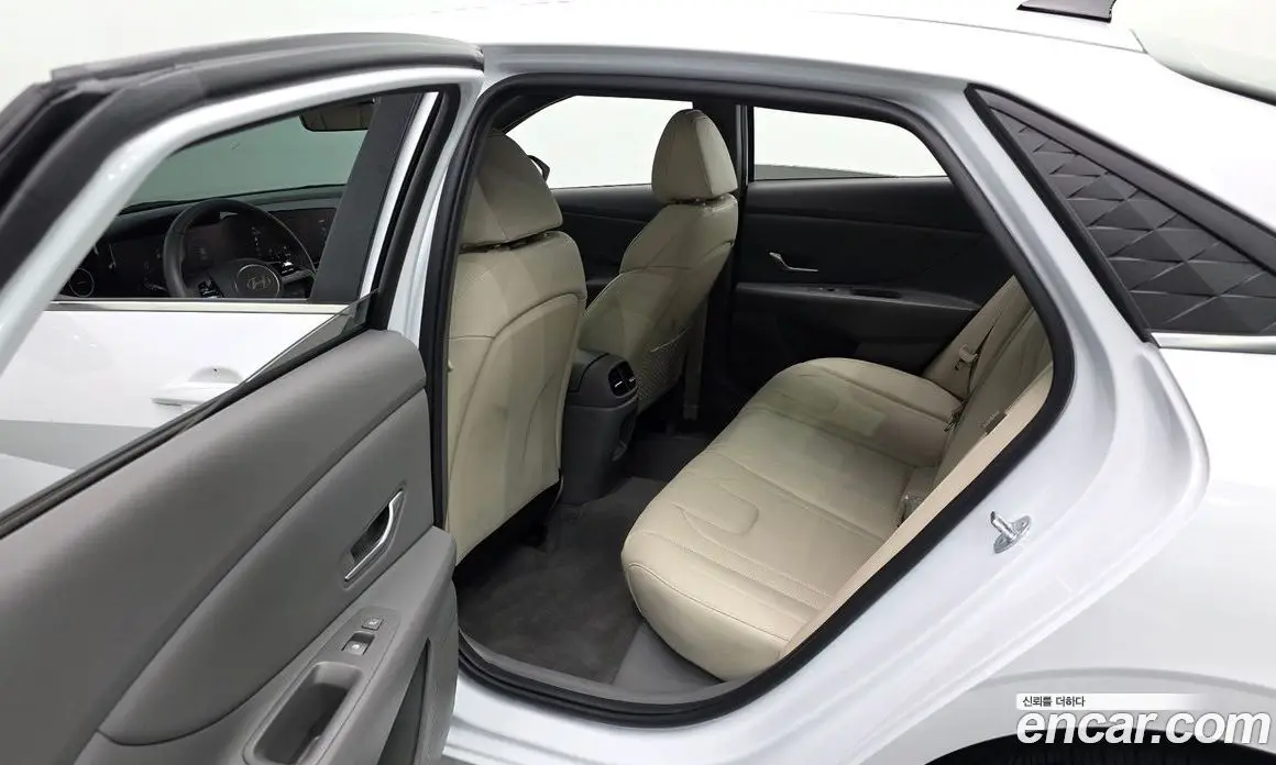 Hyundai Avante 2023 1.6 автомат (гидро), фото 12 Hyundai Avante 2023 1.6 автомат (гидро), фото 12