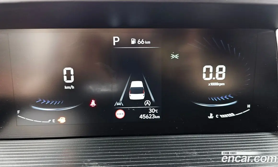 Hyundai Staria 2022 2.2 автомат (гидро), фото 8