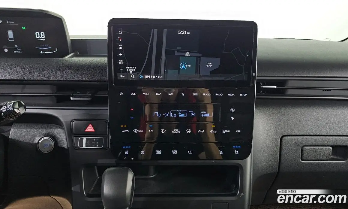 Hyundai Staria 2023 2.2 автомат (гидро), фото 16