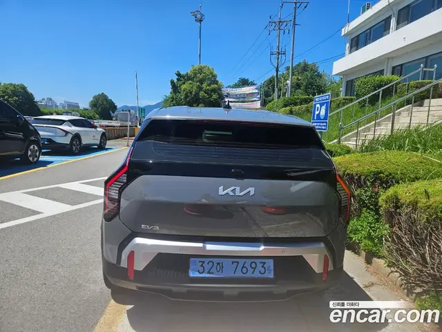 Kia EV3 2026 0.2 автомат (гидро), миниатюра 4 Kia EV3 2026 0.2 автомат (гидро), миниатюра 4