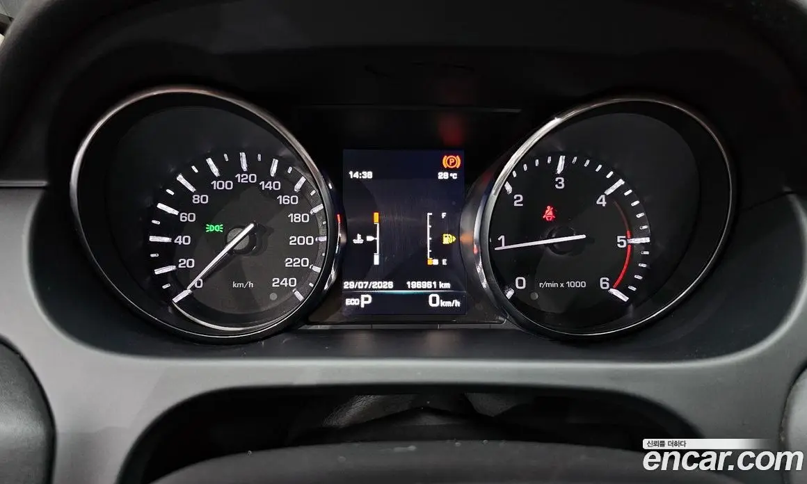 Land Rover Discovery Sport 2016 2.0 автомат (гидро), фото 8