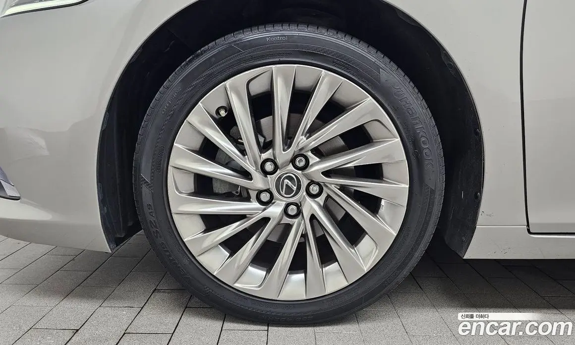 Lexus ES 2018 2.5 автомат (гидро), фото 5