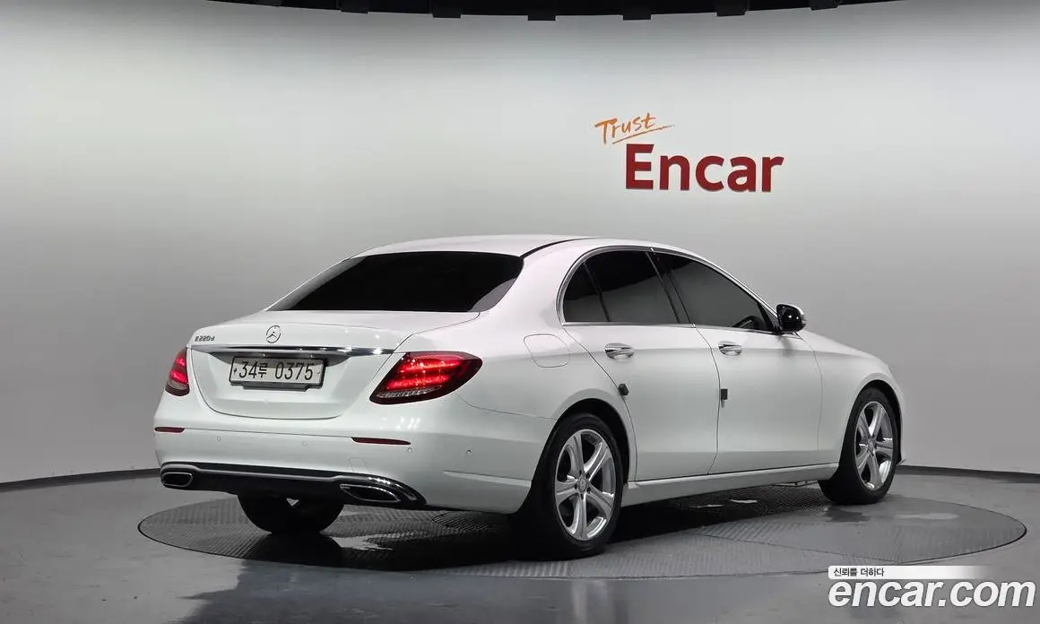 Mercedes-Benz E-Class 2016 1.9 автомат (гидро), фото 2 Mercedes-Benz E-Class 2016 1.9 автомат (гидро), фото 2