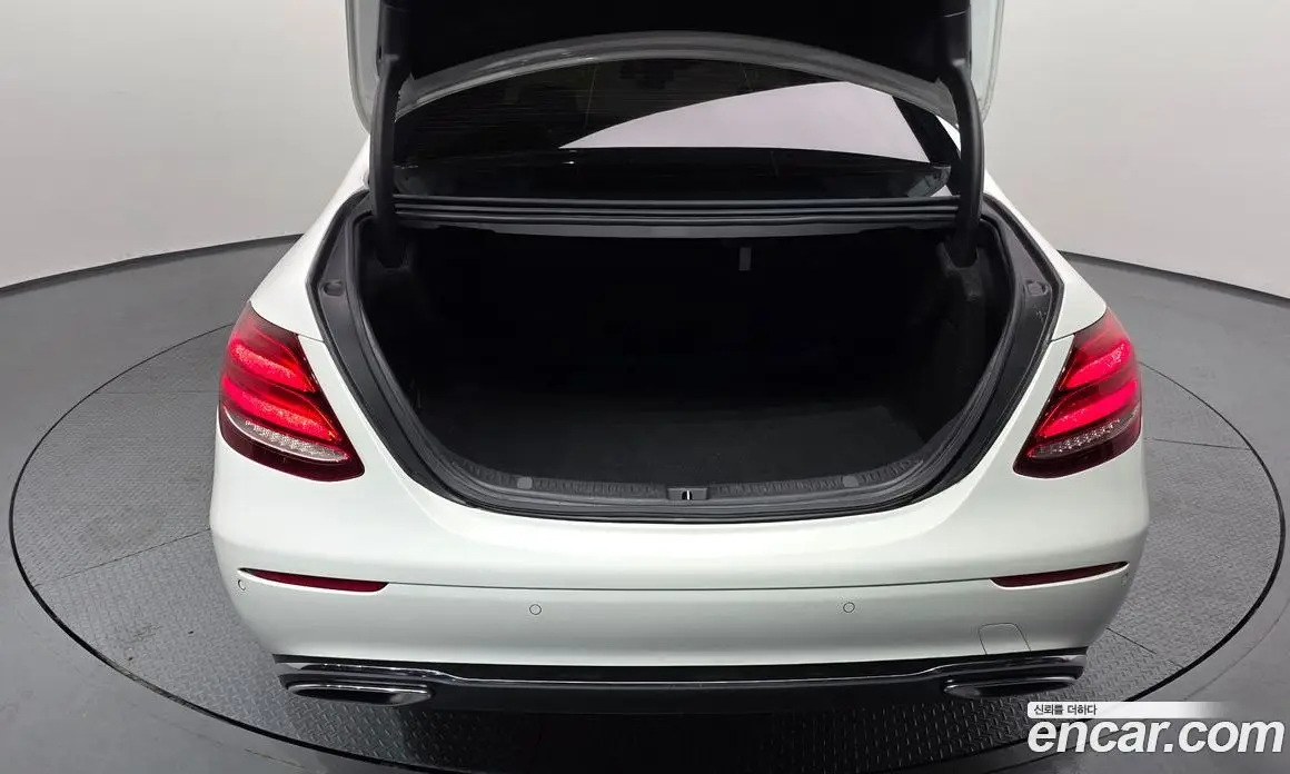 Mercedes-Benz E-Class 2016 1.9 автомат (гидро), фото 20 Mercedes-Benz E-Class 2016 1.9 автомат (гидро), фото 20