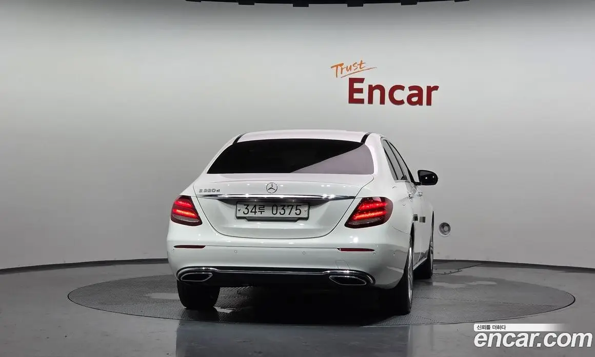 Mercedes-Benz E-Class 2016 1.9 автомат (гидро), фото 4 Mercedes-Benz E-Class 2016 1.9 автомат (гидро), фото 4