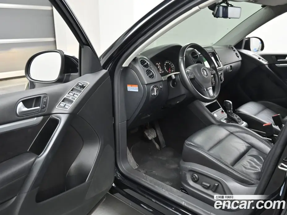 Volkswagen Tiguan 2015 2.0 автомат (гидро), фото 11