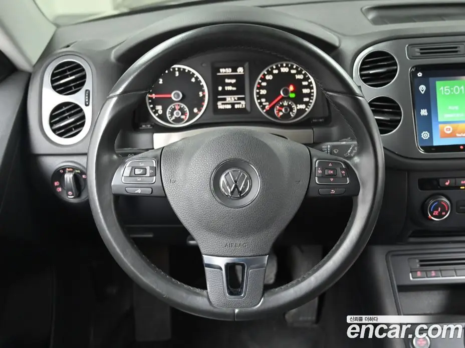 Volkswagen Tiguan 2015 2.0 автомат (гидро), фото 13