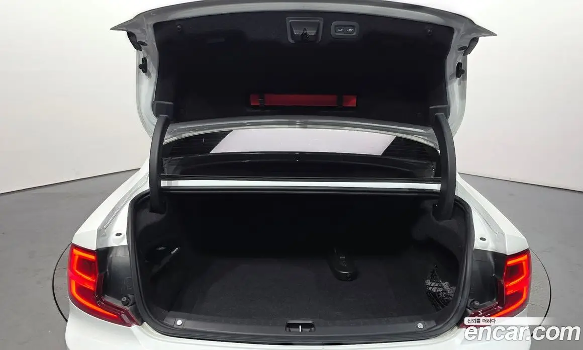 Volvo S90 2020 2.0 автомат (гидро), фото 20 Volvo S90 2020 2.0 автомат (гидро), фото 20
