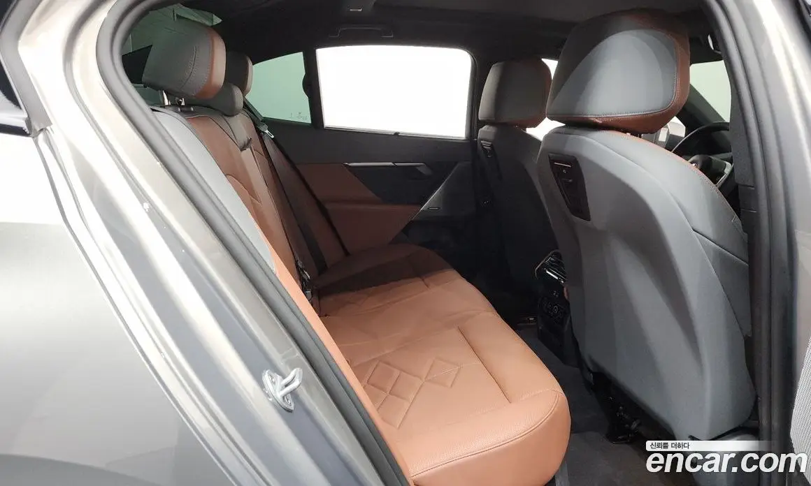 BMW 5 серия 2025 2.0 автомат (гидро), фото 11