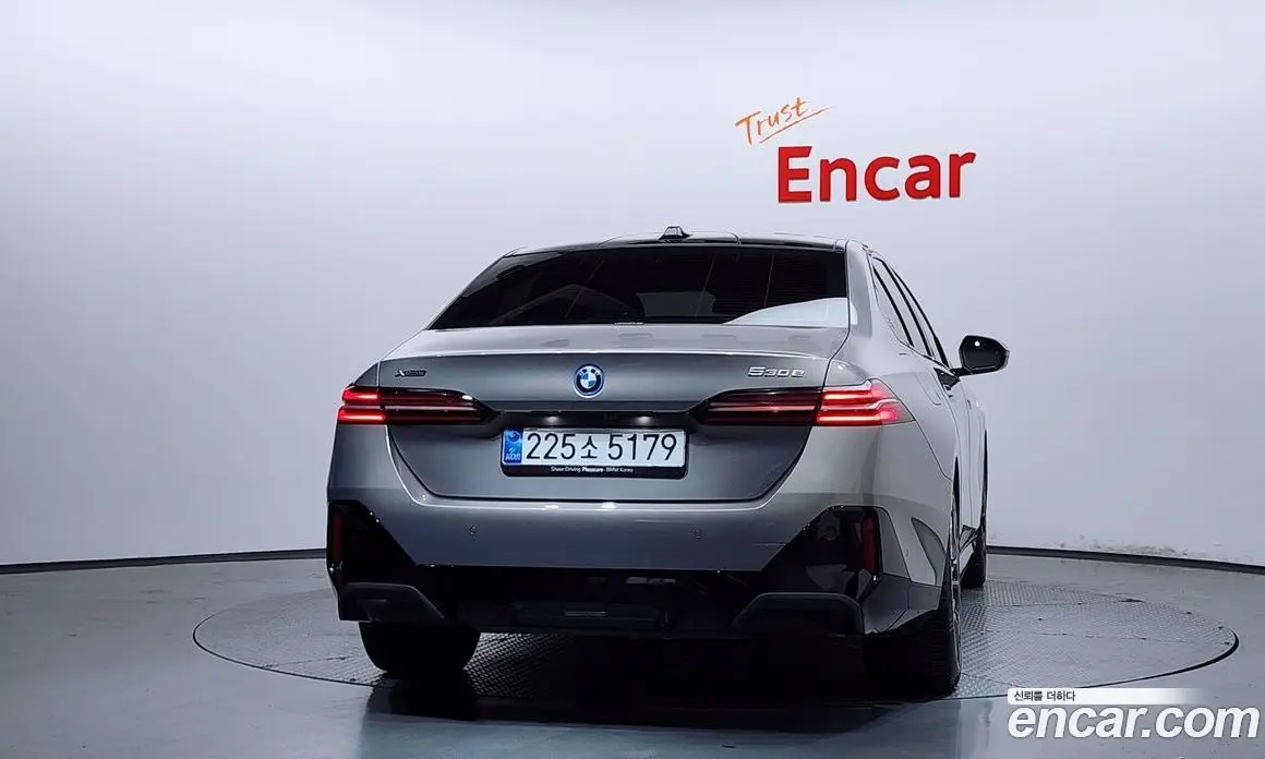 BMW 5 серия 2025 2.0 автомат (гидро), фото 4