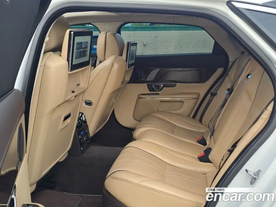 Jaguar XJ 2018 3.0 автомат (гидро), фото 8