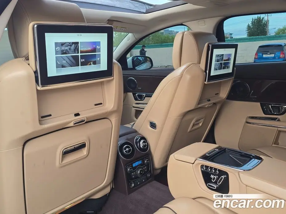 Jaguar XJ 2018 3.0 автомат (гидро), фото 9