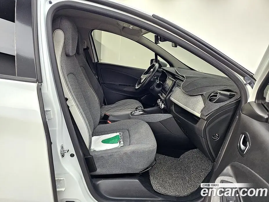 Renault (Samsung) Zoe 2021 0.1 автомат (гидро), фото 11 Renault (Samsung) Zoe 2021 0.1 автомат (гидро), фото 11