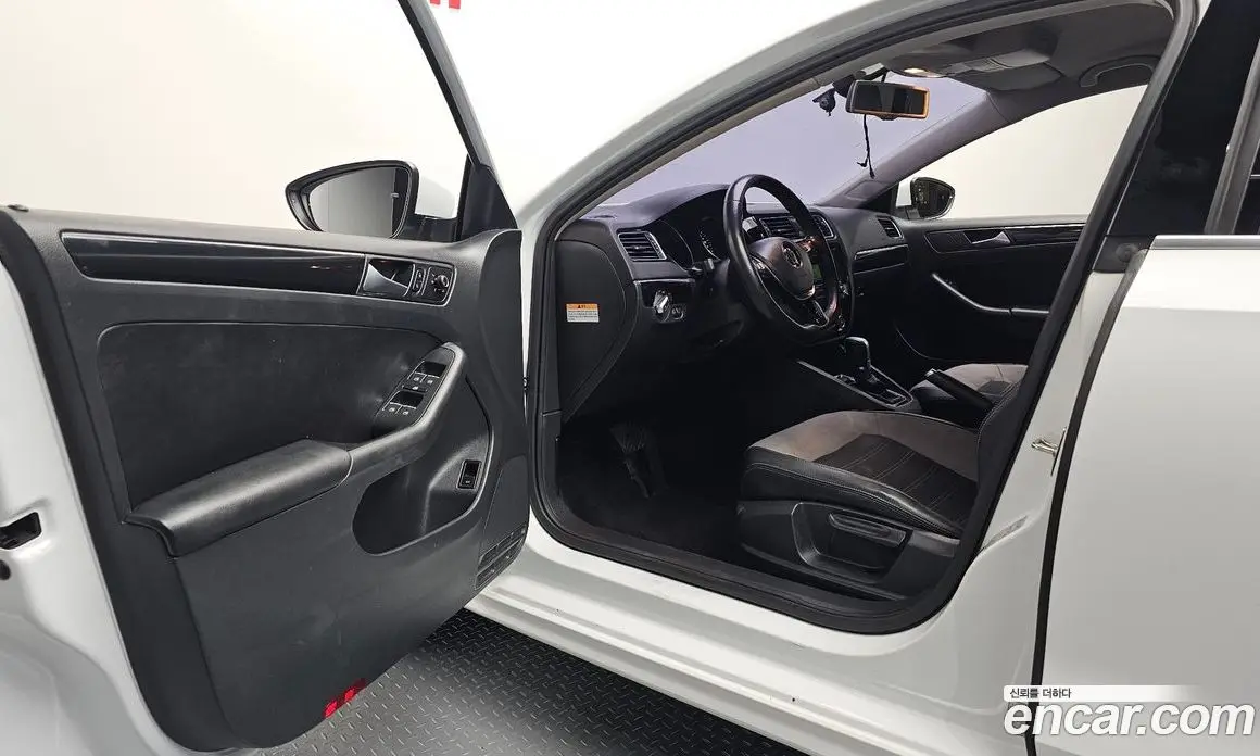 Volkswagen Jetta 2015 2.0 автомат (гидро), фото 10 Volkswagen Jetta 2015 2.0 автомат (гидро), фото 10