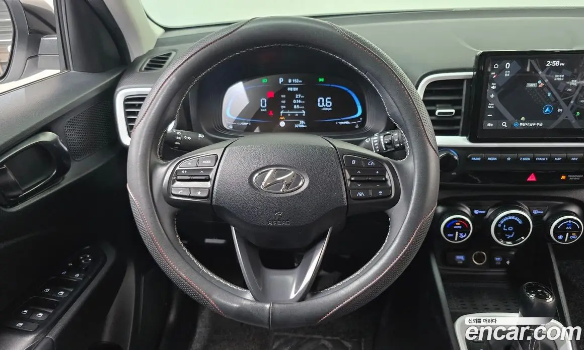 Hyundai Venue 2023 1.6 автомат (гидро), фото 13